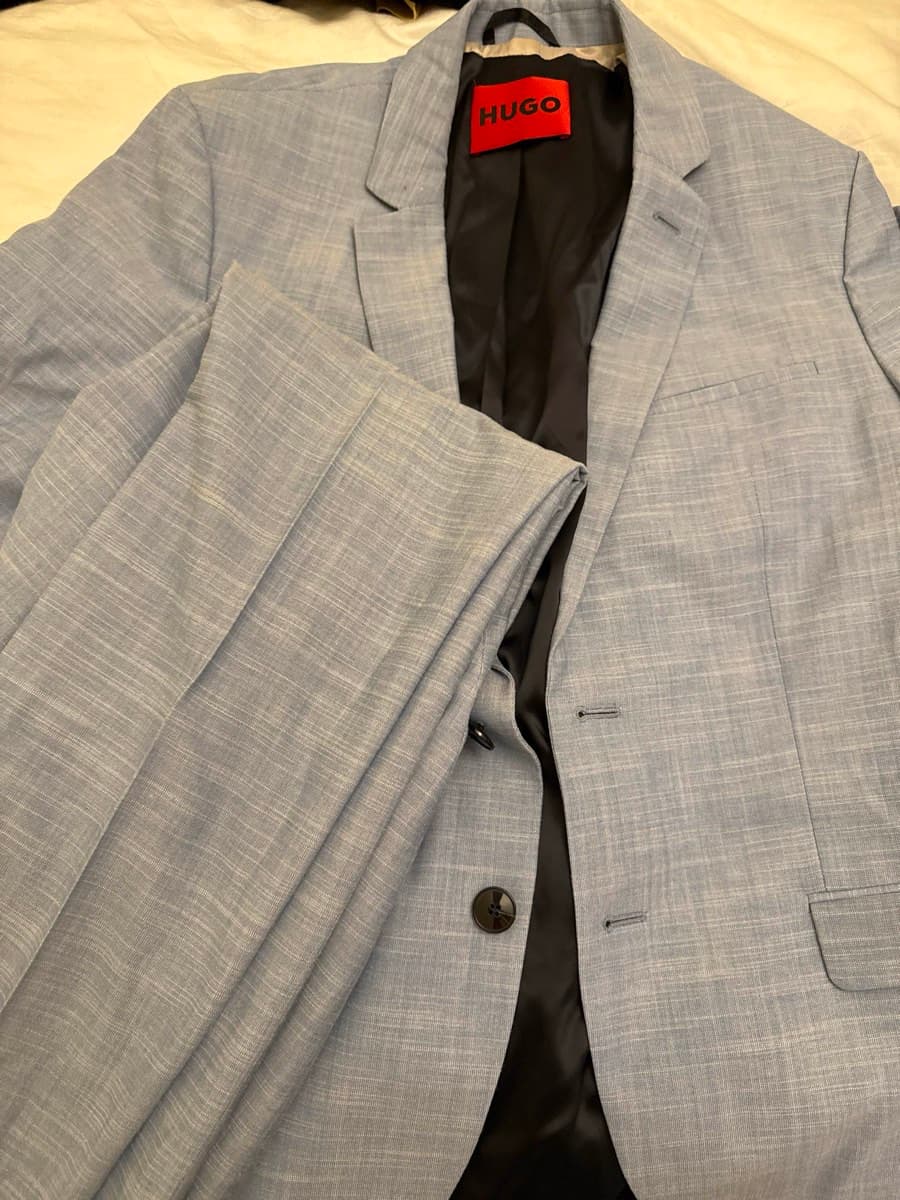 HUGO Light Blue Suit
