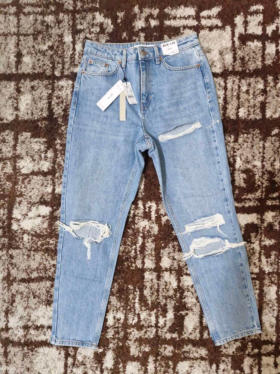 TOPSHOP Mom Light Wash Ripped Jeans