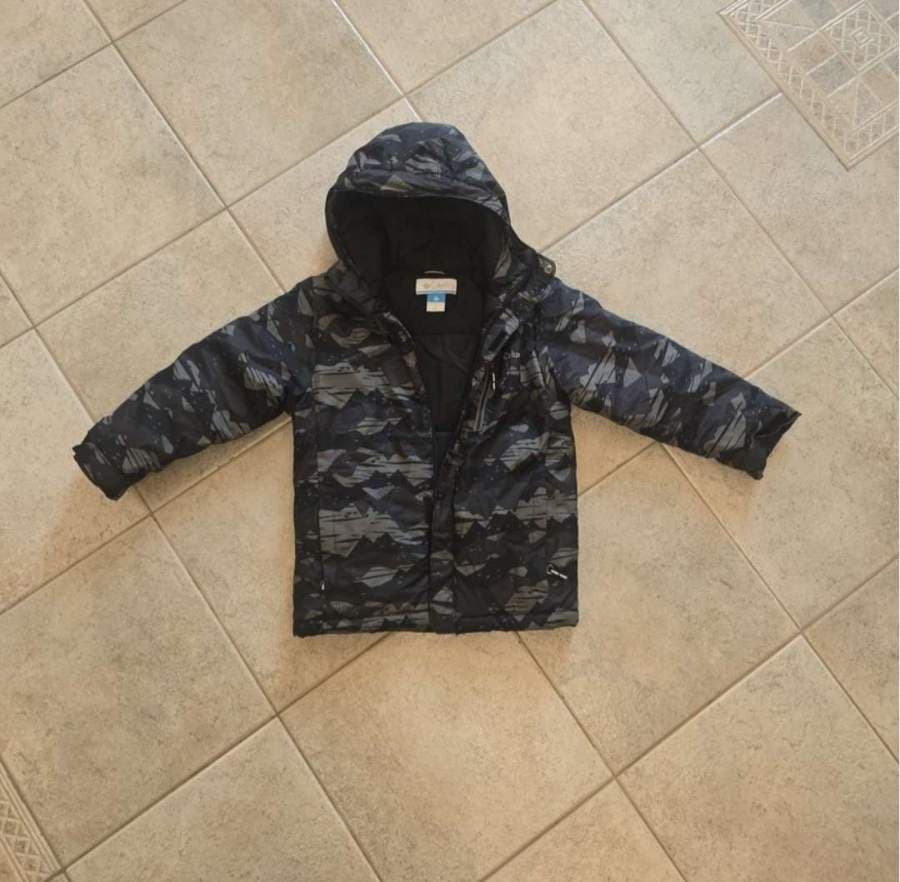 Columbia Hooded Puffer Jacket age 6/7 - image 1