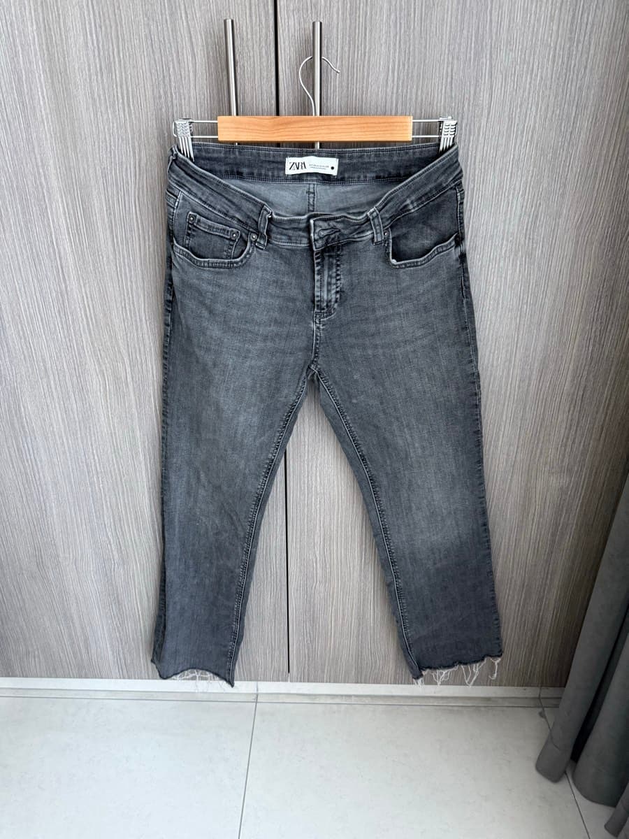 Zara Grey Cropped Jeans