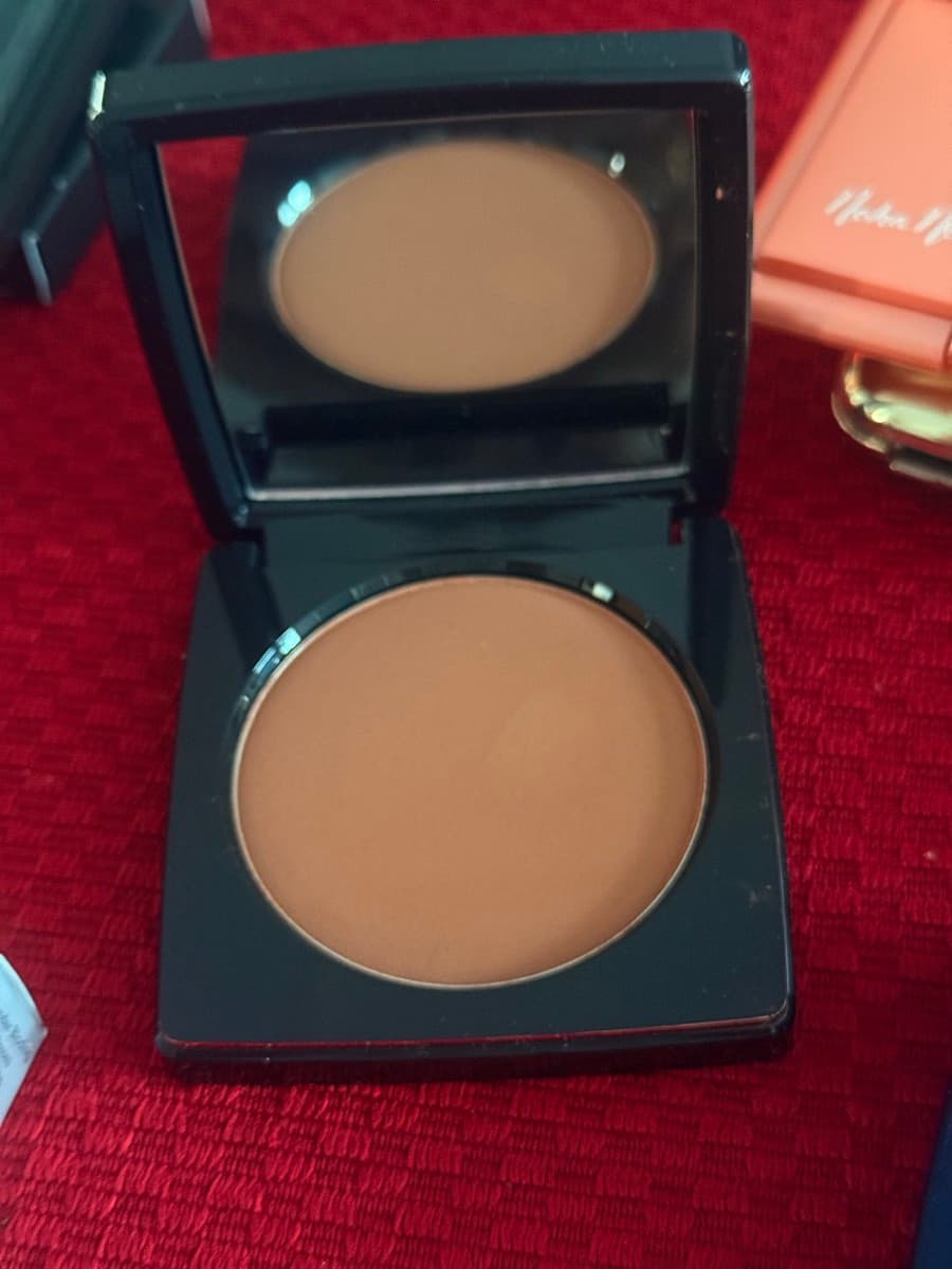 Compact Powder with Mirror - image 1