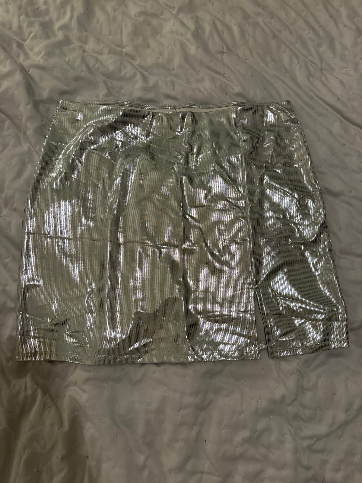 Monki Silver Metallic Mini Skirt – Size L 🪩✨ - image 1