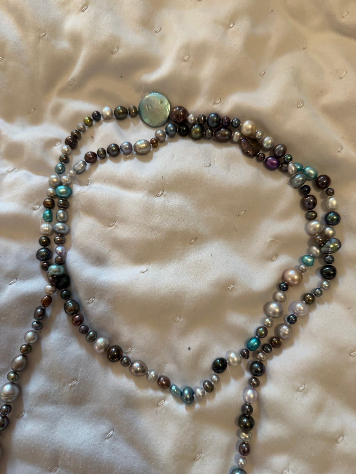 Long multi-strand pearl necklace - image 1