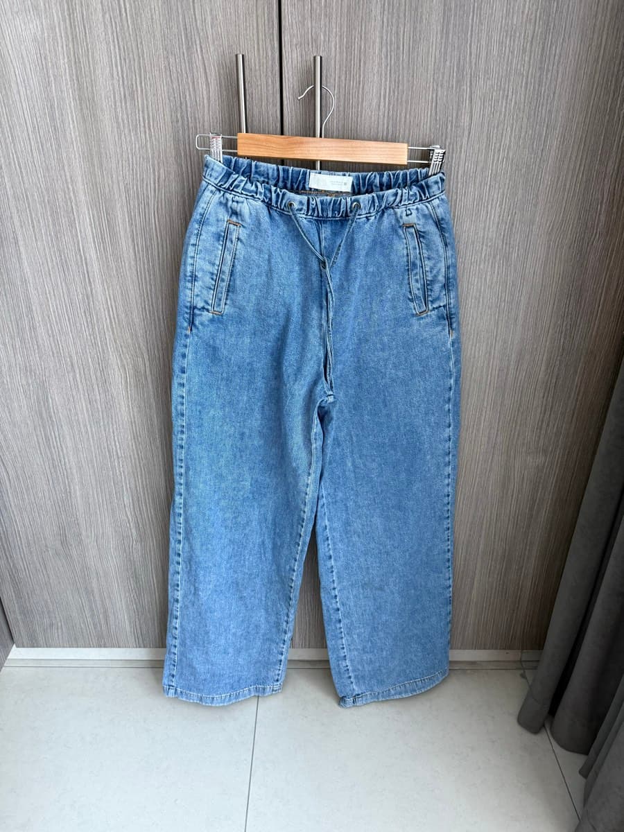 Light Wash Denim Cropped Jeans