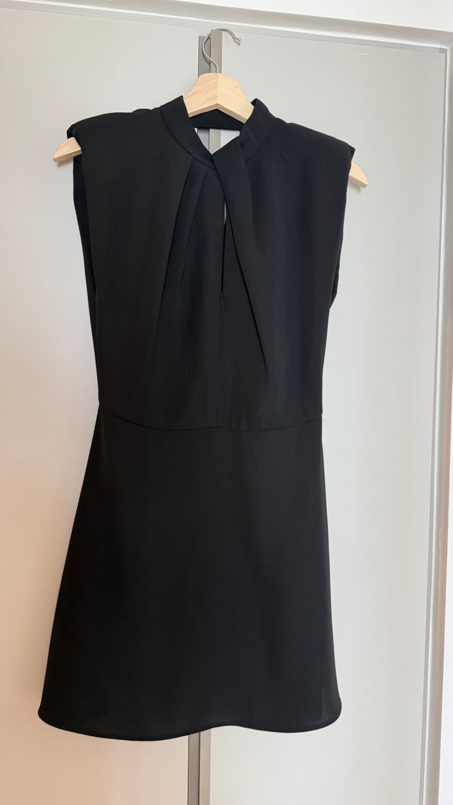 Black Sleeveless Twisted Top