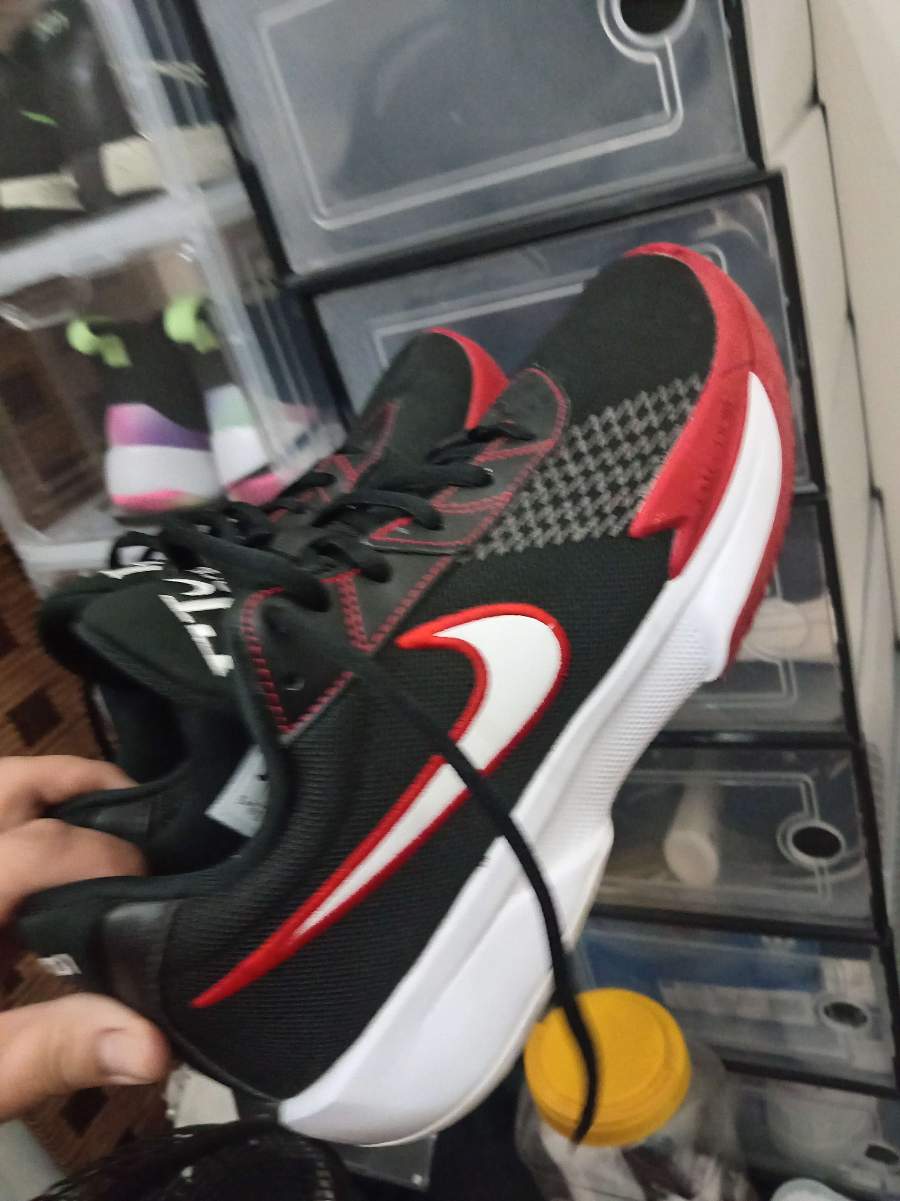 Nike Black Red Sneakers